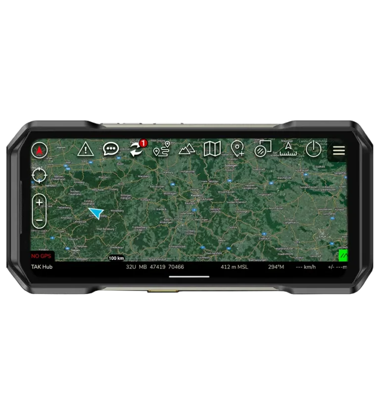 Захищений смартфон у горизонтальній орієнтації з картою ATAK на екрані.